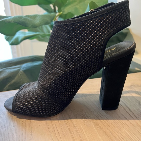 Aldo Womens Block Heel size 8.5 like new, wore once. - Picture 2 of 6